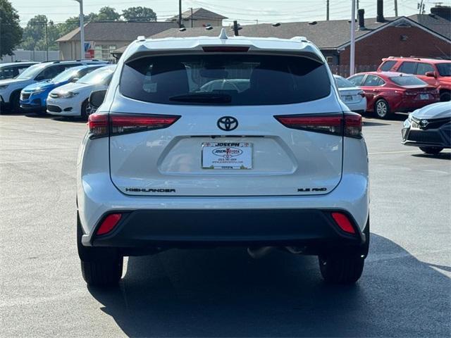 used 2022 Toyota Highlander car, priced at $38,998