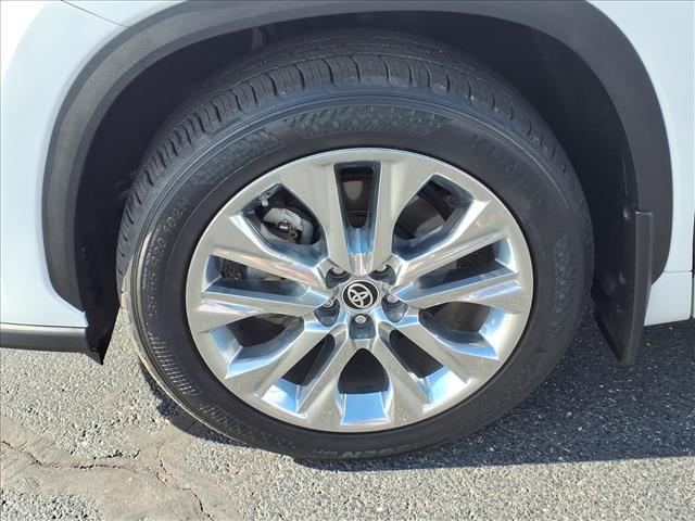 used 2023 Toyota Highlander car, priced at $43,995
