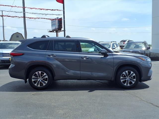 used 2020 Toyota Highlander car, priced at $19,995