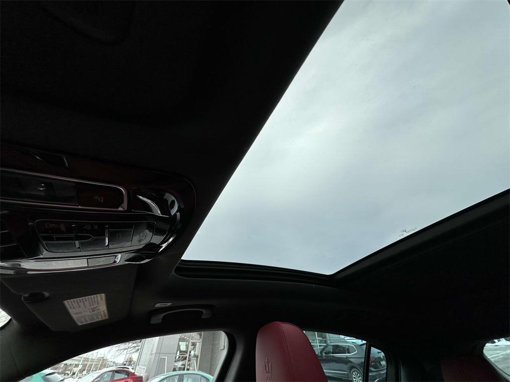 new 2025 Maserati Grecale Folgore car, priced at $99,745