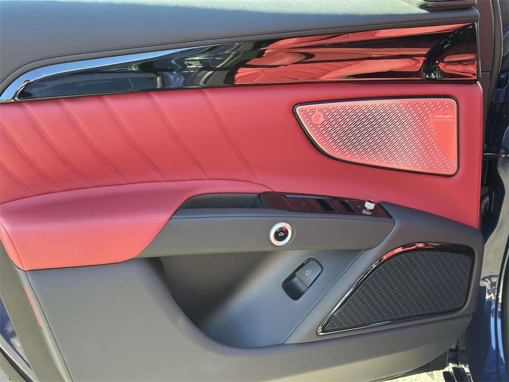 new 2025 Maserati Grecale car, priced at $89,455