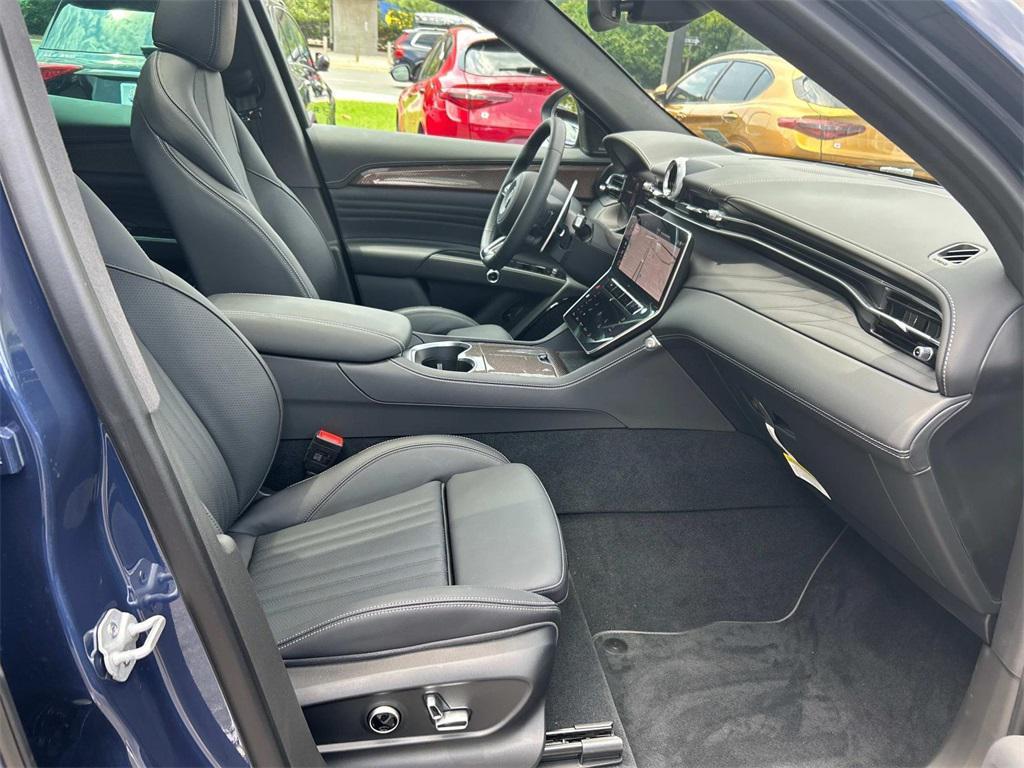 new 2025 Maserati Grecale car, priced at $95,945