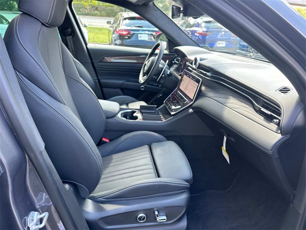 new 2025 Maserati Grecale car, priced at $94,365