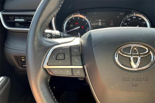 used 2022 Toyota Highlander car, priced at $35,000