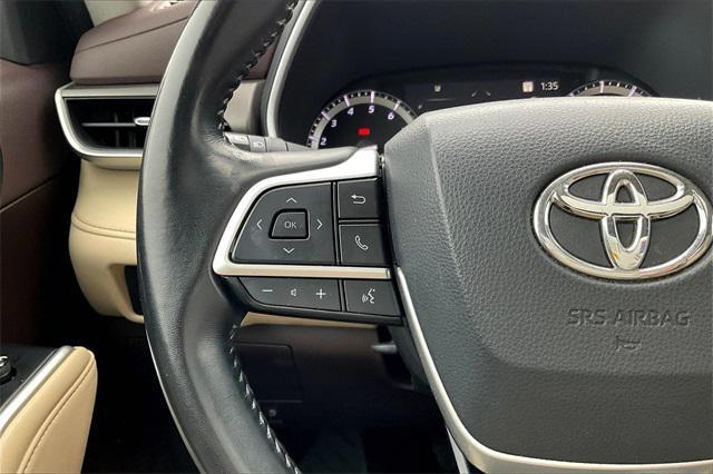 used 2022 Toyota Highlander car, priced at $33,500