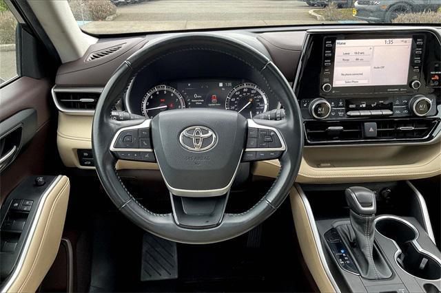 used 2022 Toyota Highlander car, priced at $33,500