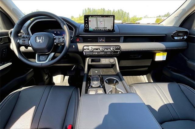 new 2025 Honda Pilot car, priced at $54,530