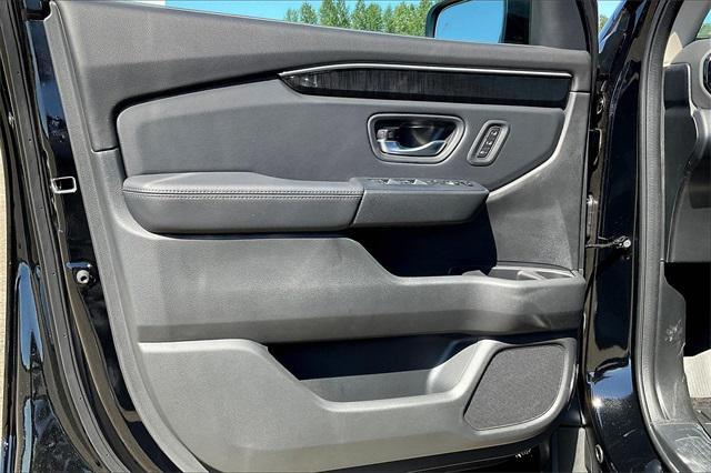 new 2025 Honda Pilot car, priced at $54,530