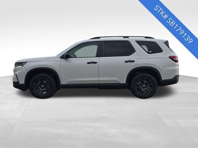 new 2025 Honda Pilot car, priced at $50,330