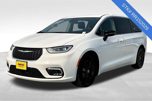 used 2024 Chrysler Pacifica car, priced at $26,500