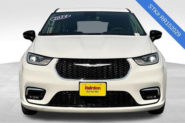 used 2024 Chrysler Pacifica car, priced at $26,500