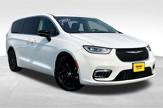 used 2024 Chrysler Pacifica car, priced at $26,500