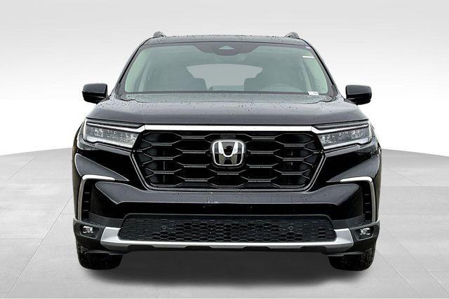 new 2025 Honda Pilot car, priced at $45,997