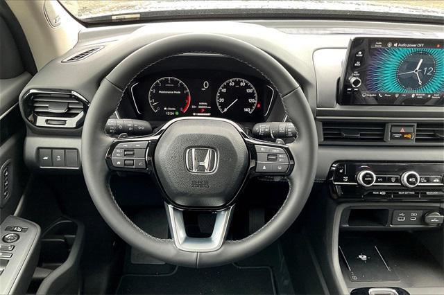 new 2025 Honda Pilot car, priced at $53,250