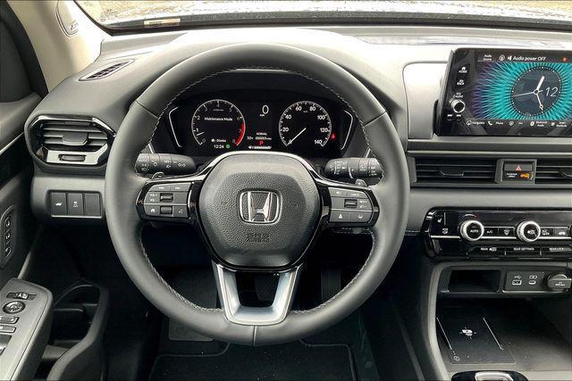 new 2025 Honda Pilot car, priced at $45,997
