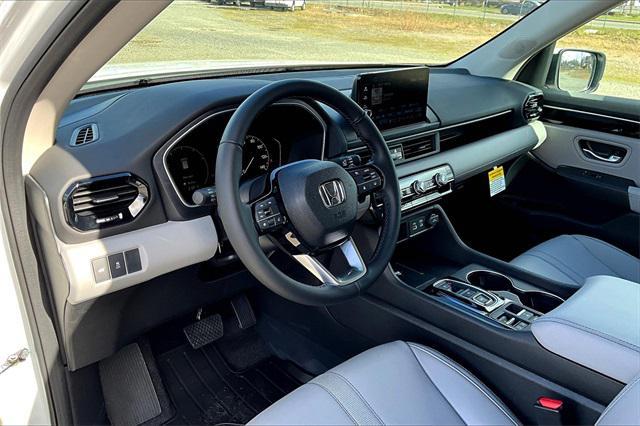 new 2025 Honda Pilot car, priced at $49,405