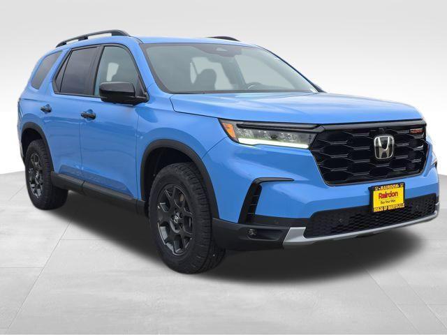 new 2025 Honda Pilot car, priced at $51,350