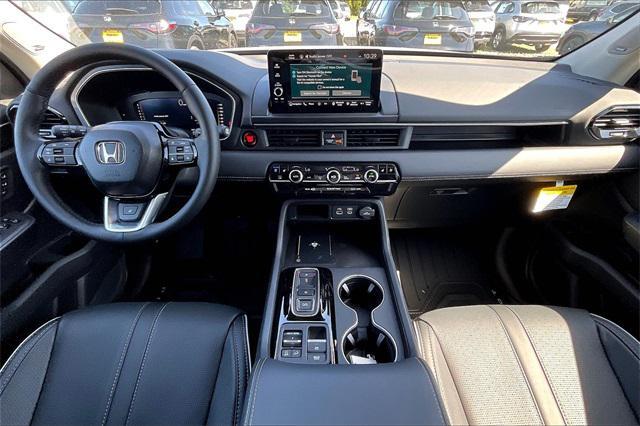 new 2025 Honda Pilot car, priced at $54,985