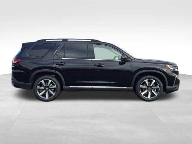 new 2025 Honda Pilot car, priced at $49,595