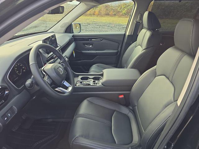 new 2025 Honda Pilot car, priced at $49,595