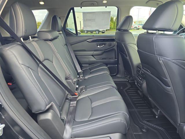 new 2025 Honda Pilot car, priced at $49,595