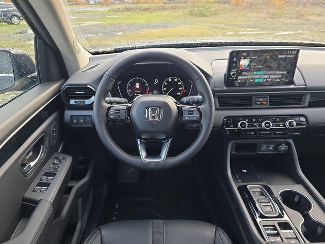 new 2025 Honda Pilot car, priced at $49,595