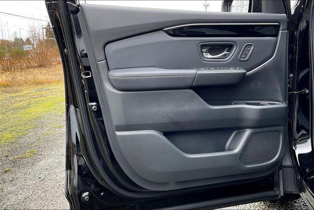 new 2025 Honda Pilot car, priced at $49,595