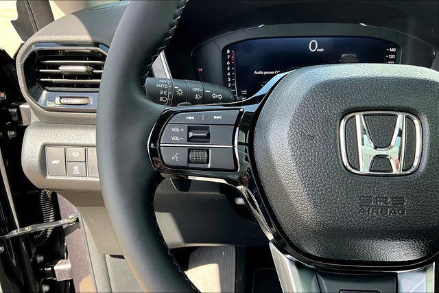 new 2025 Honda Pilot car, priced at $53,075