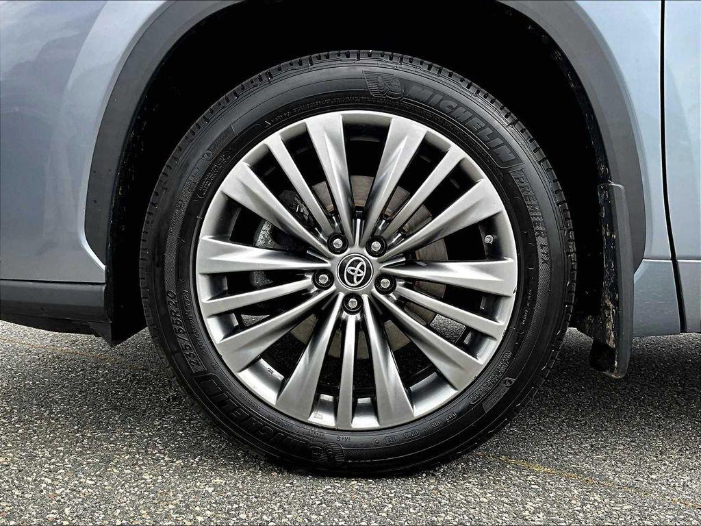 used 2021 Toyota Highlander Hybrid car, priced at $35,798