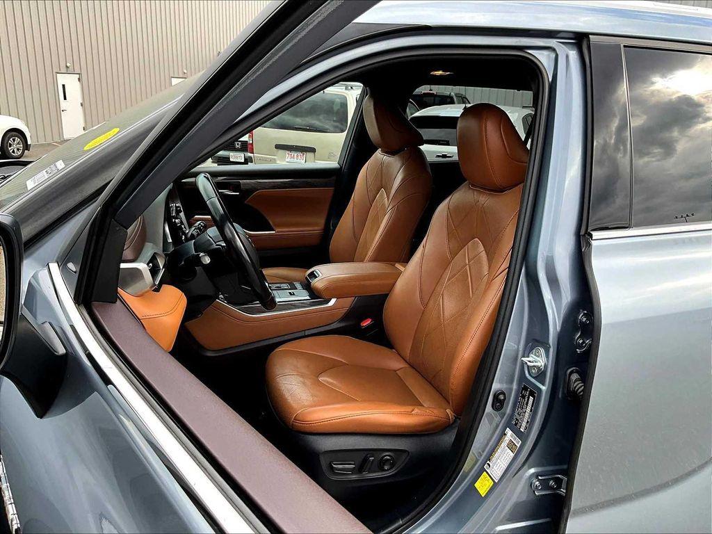 used 2021 Toyota Highlander Hybrid car, priced at $35,798