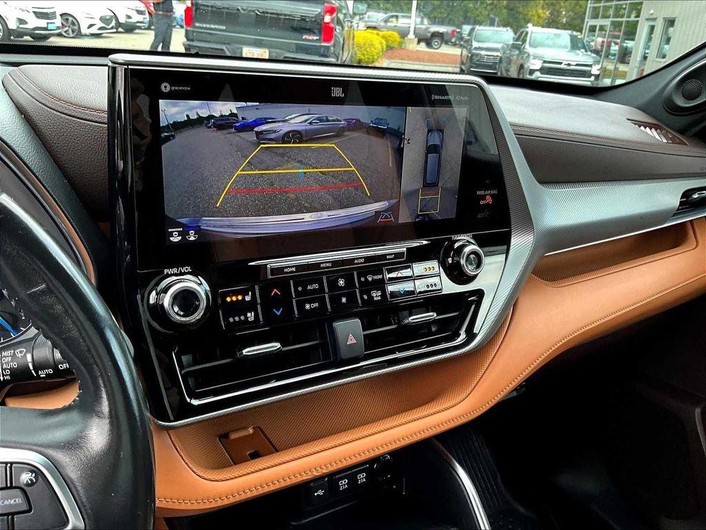 used 2021 Toyota Highlander Hybrid car, priced at $35,798