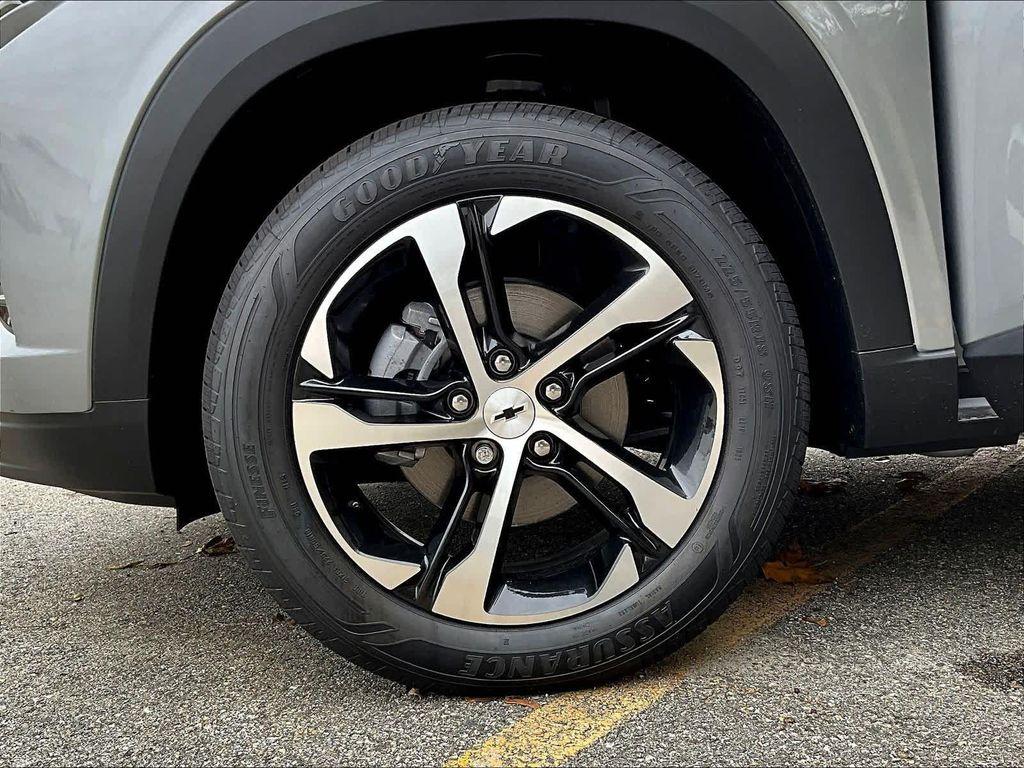 new 2025 Chevrolet Trax car, priced at $24,530