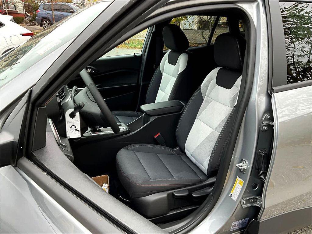 new 2025 Chevrolet Trax car, priced at $24,530