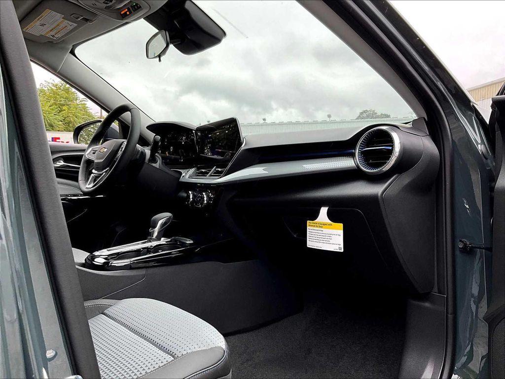 new 2025 Chevrolet Trax car, priced at $25,750