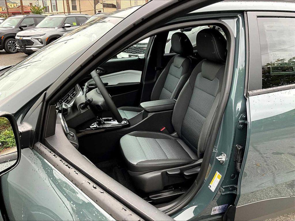 new 2025 Chevrolet Trax car, priced at $25,750