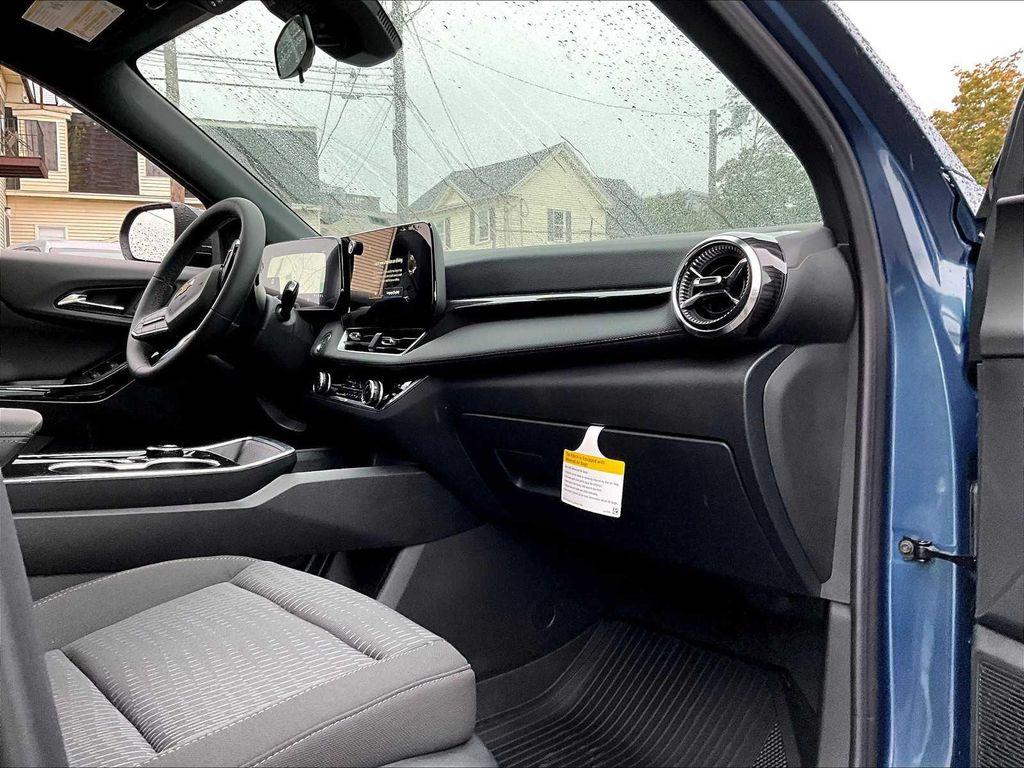 new 2026 Chevrolet Equinox car, priced at $32,715