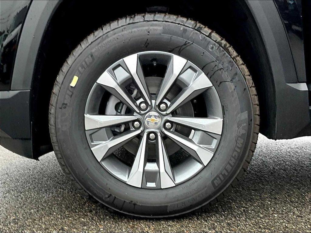 new 2026 Chevrolet Equinox car, priced at $32,465