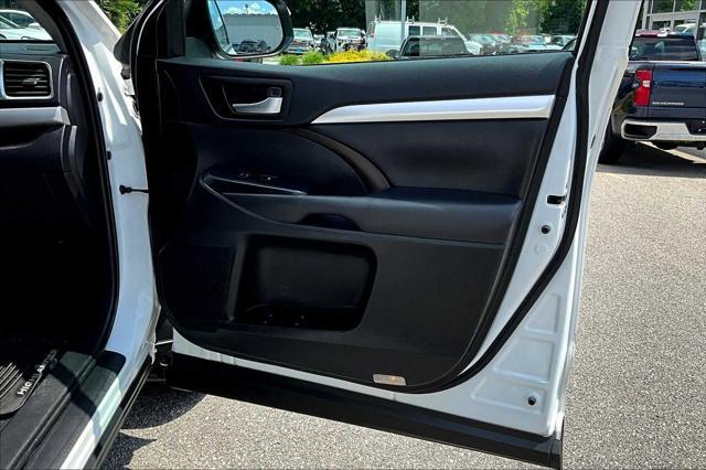 used 2019 Toyota Highlander car, priced at $29,775
