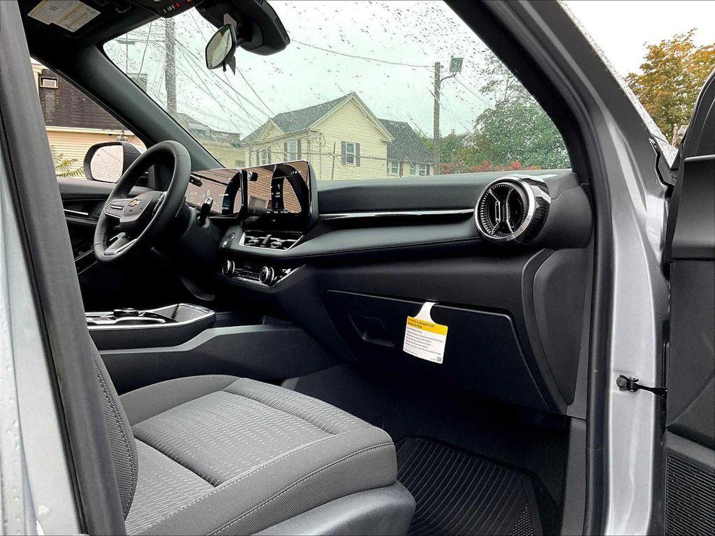 new 2026 Chevrolet Equinox car, priced at $32,465