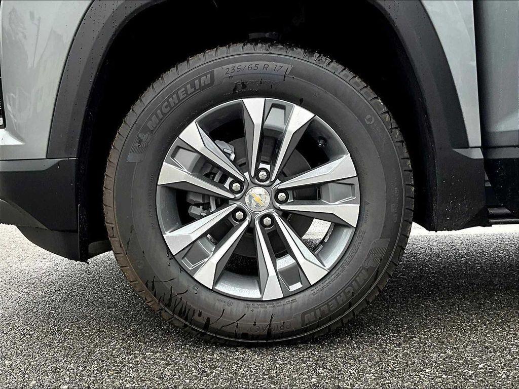 new 2026 Chevrolet Equinox car, priced at $32,465