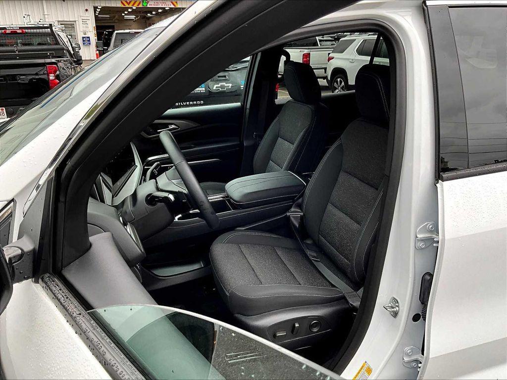 new 2025 Chevrolet Traverse car, priced at $42,845