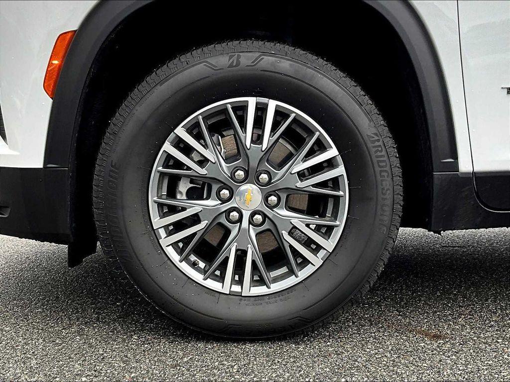 new 2025 Chevrolet Traverse car, priced at $42,845
