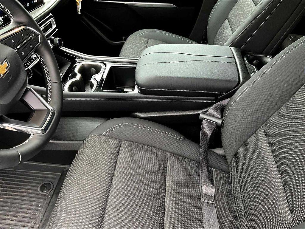new 2025 Chevrolet Traverse car, priced at $42,845