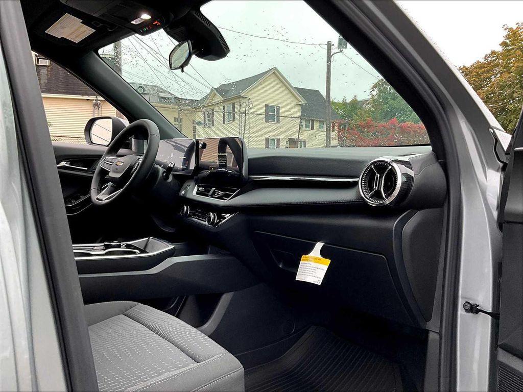 new 2026 Chevrolet Equinox car, priced at $30,820