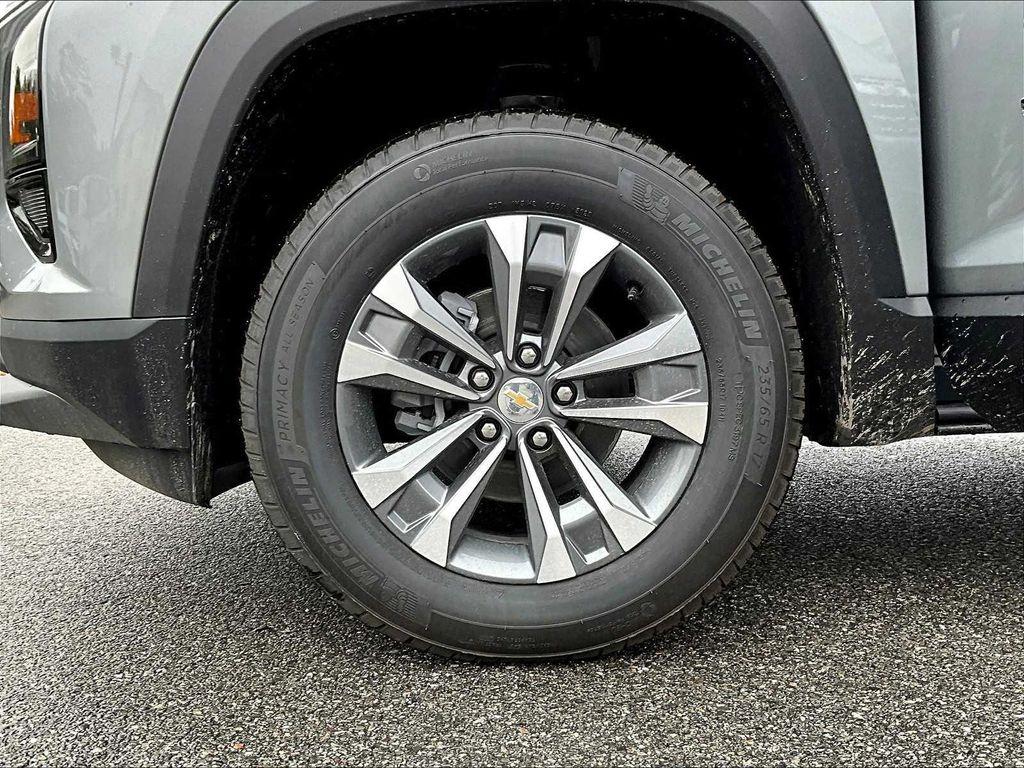 new 2026 Chevrolet Equinox car, priced at $30,820