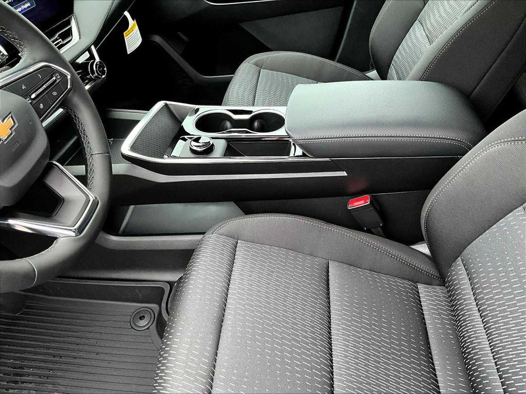 new 2026 Chevrolet Equinox car, priced at $30,820