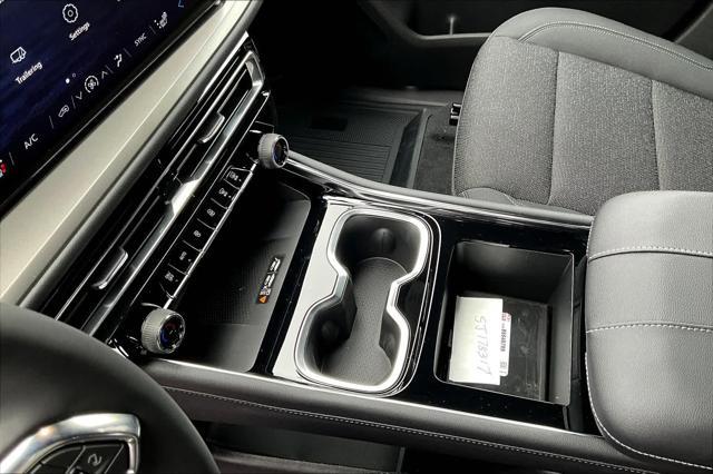 new 2025 Chevrolet Traverse car, priced at $45,015