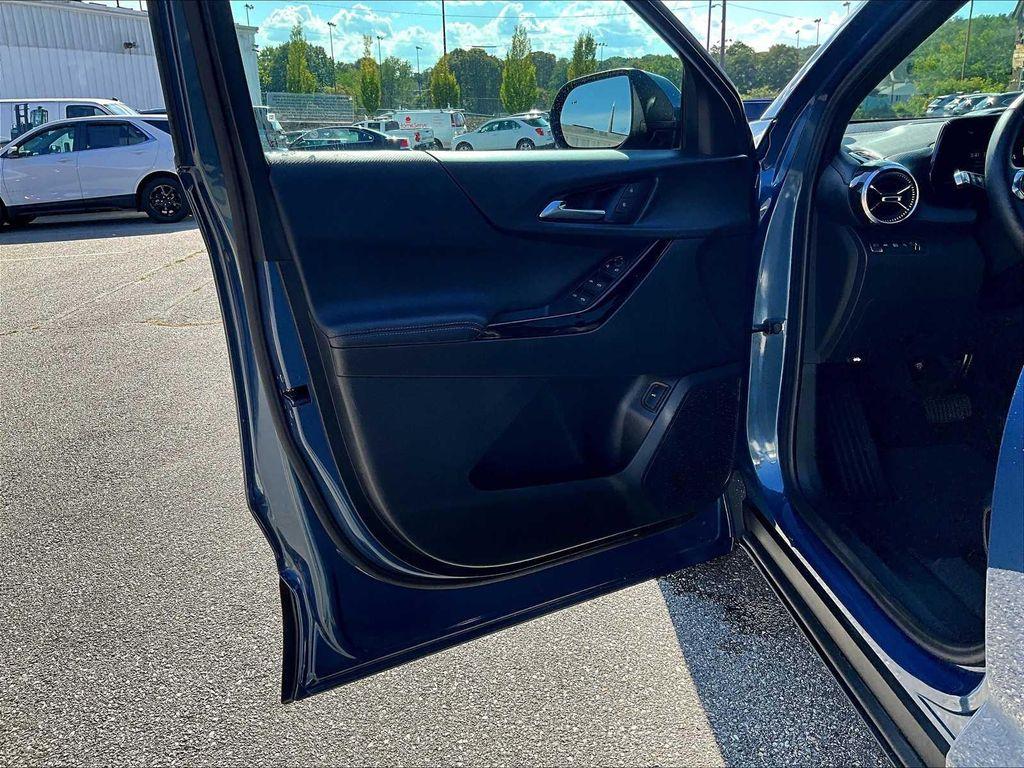 used 2025 Chevrolet Equinox car, priced at $30,977