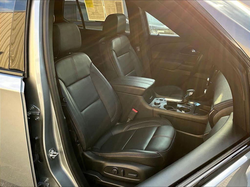 used 2023 Chevrolet Traverse car, priced at $35,888
