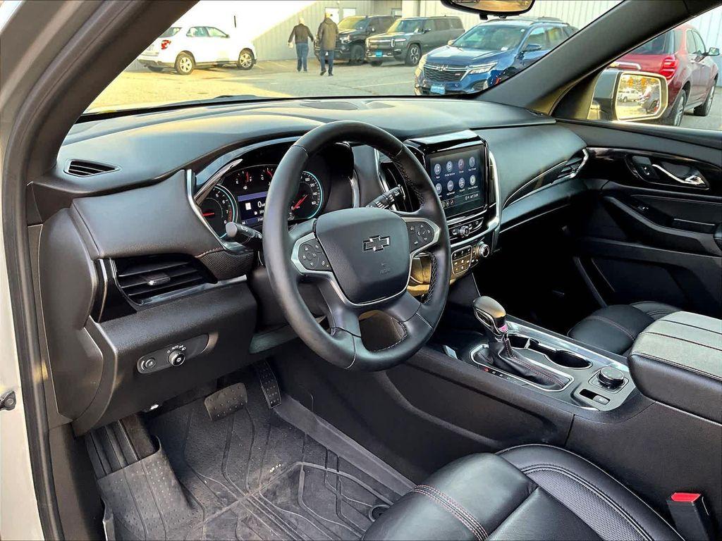used 2023 Chevrolet Traverse car, priced at $35,888